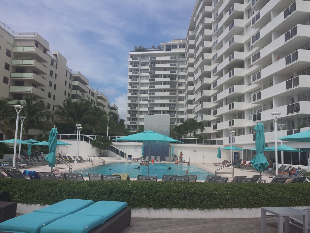 SOBE ~ ART DECO DISTRICT ~ SOUTH BEACH ~ RITZ CARLTON (Condo on the Water)