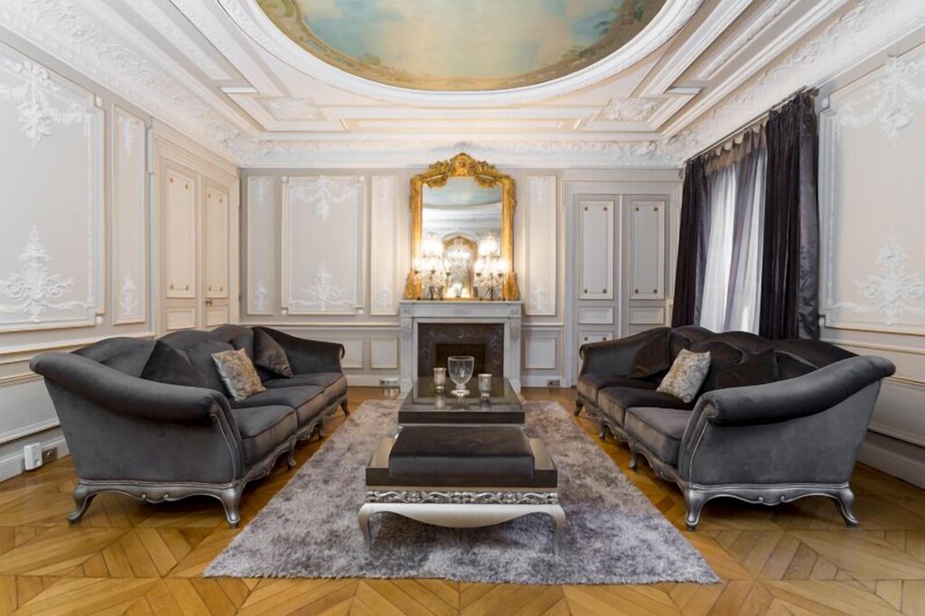 extravagant bliss near the louvre