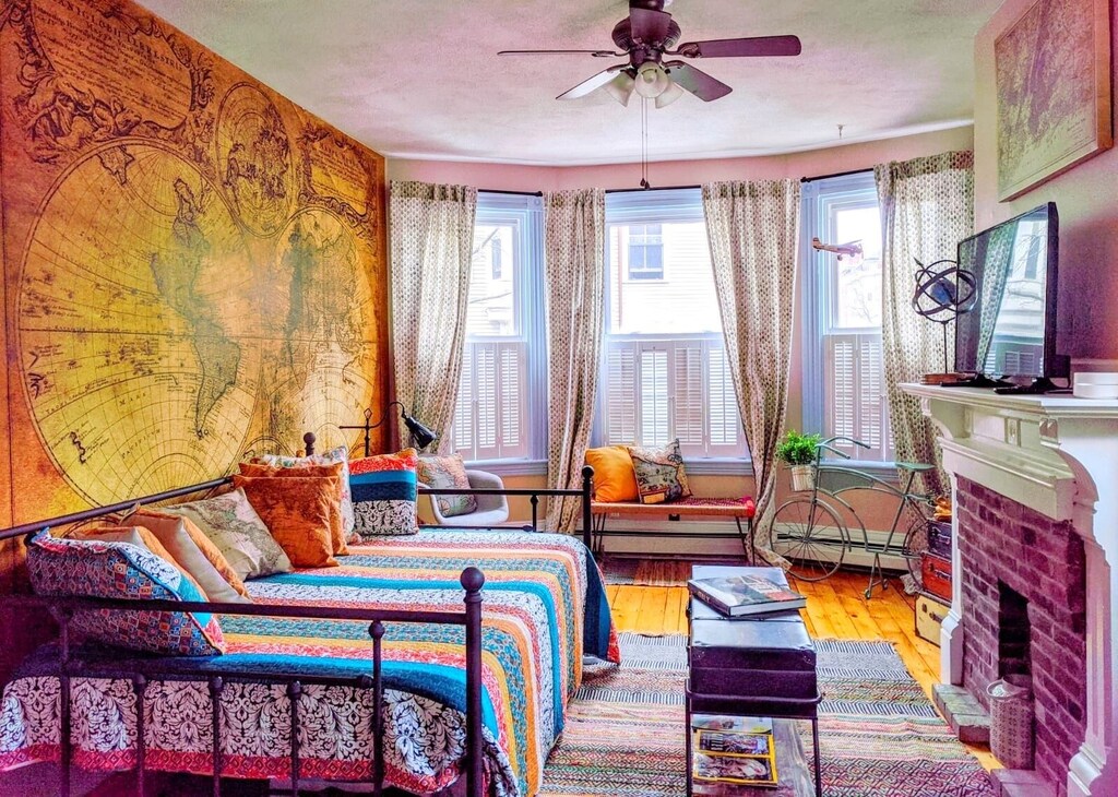 uniquely decorated one-bedroom apartment near freedom trail