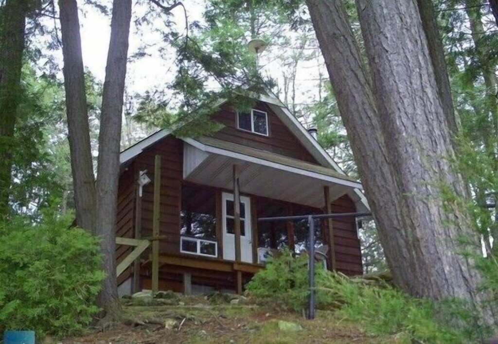 hillside cottage overlooking lower beverley lake