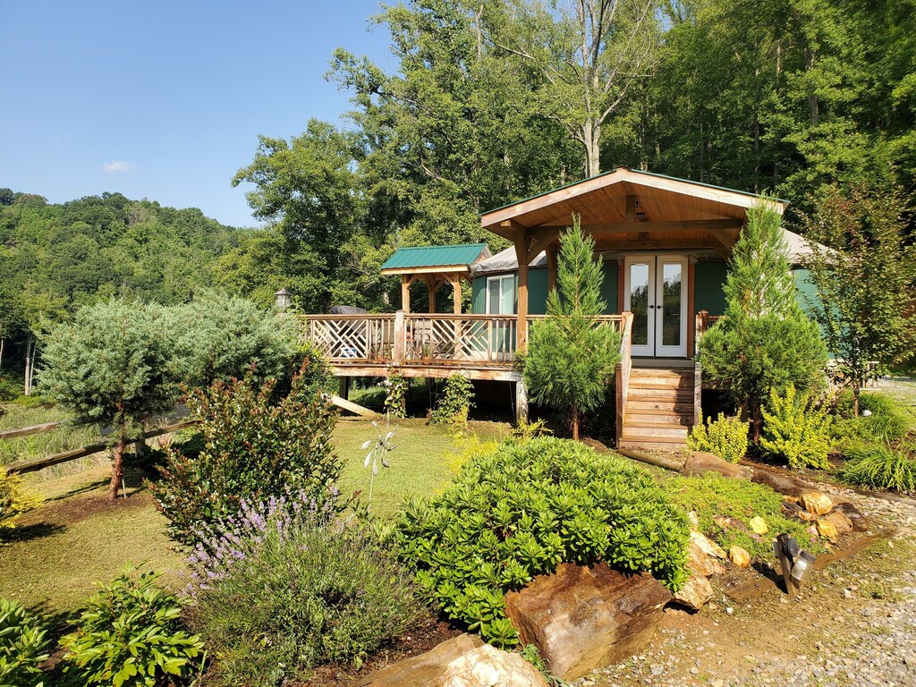 riverfront yurt in clyde