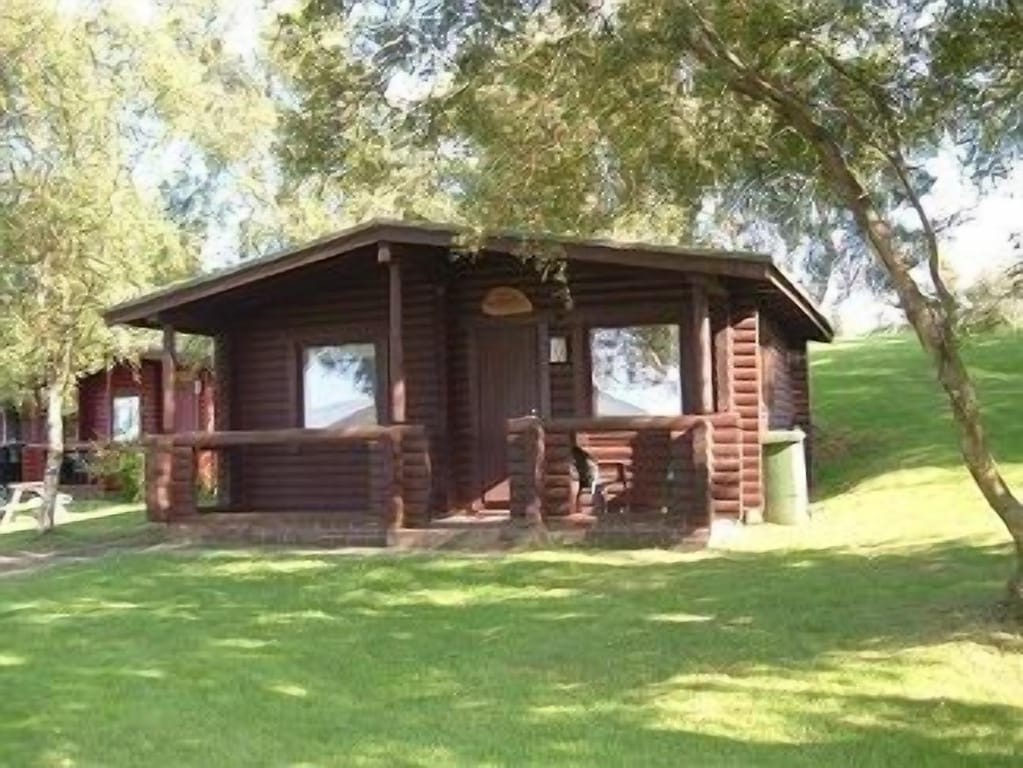 one-bedroom log cabin in a quiet and tranquil location