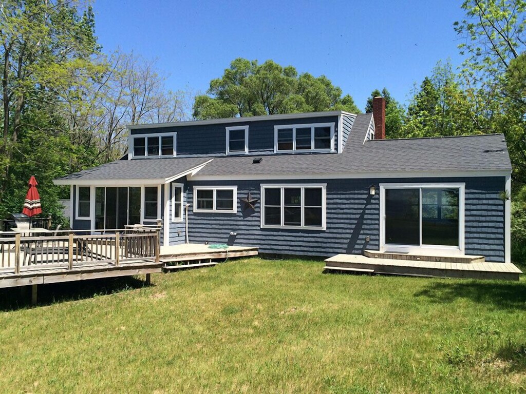 recently renovated house nestled in the bluffs