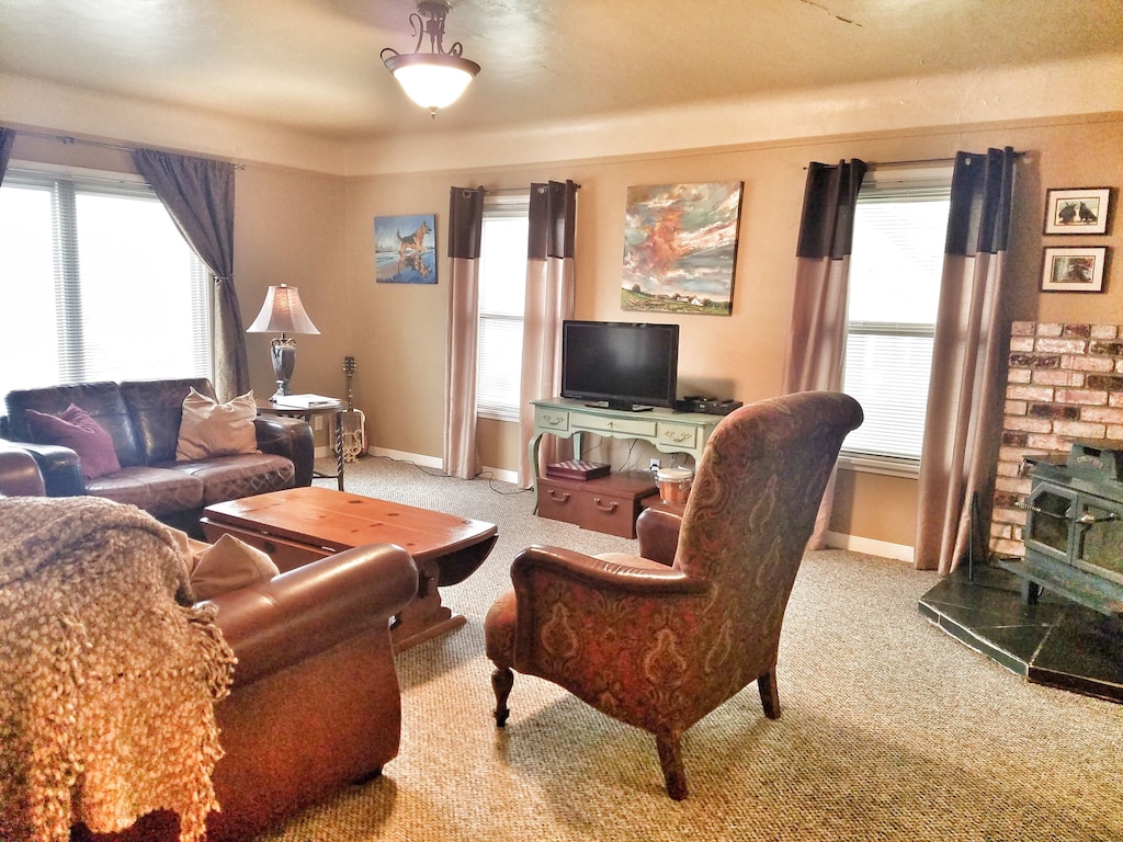 pet-friendly home near arcata bay