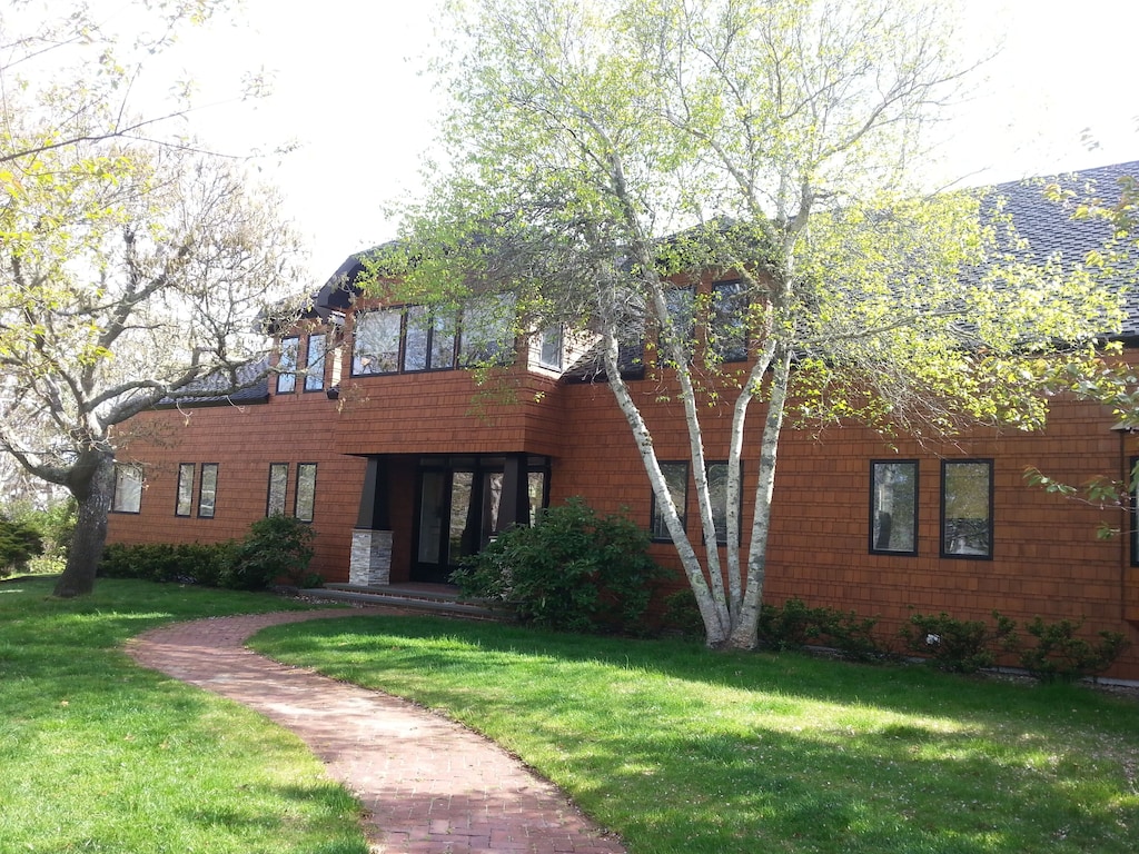 large vacation home on morris island, close to the best of nature