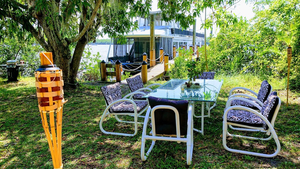 docked houseboat in treasure coast