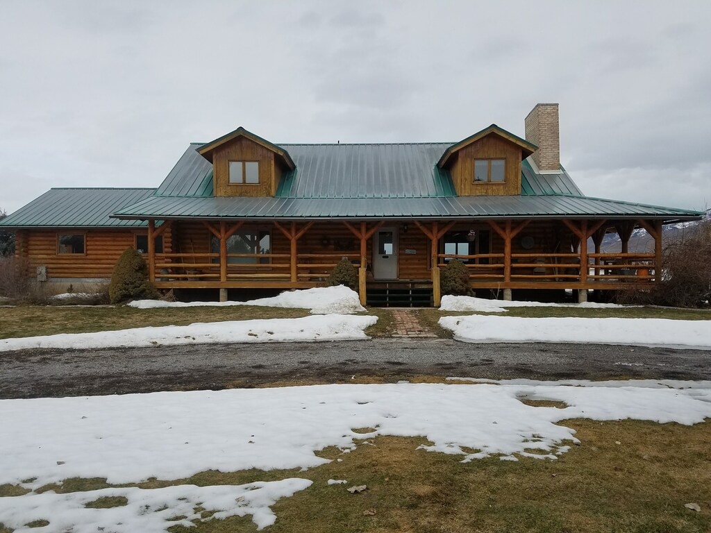 massive log cabin with great mountain views