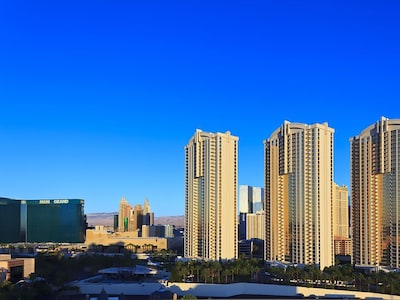 888 Signature Suites Collection At Signature Condo Hotel
