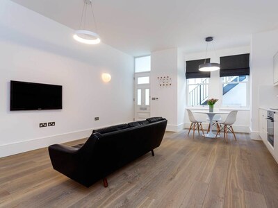 Contemporary Studio In Swiss Cottage London Borough Of Camden