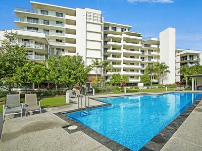 Horton Apartments Near Sunshine Plaza