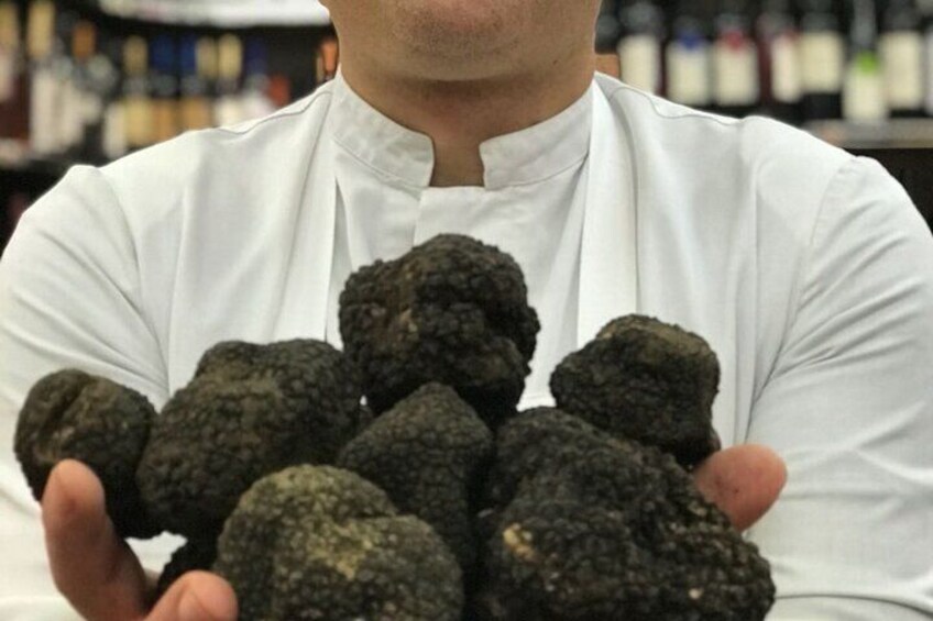Rome Food Tour - Unlimited Food & Free-Flowing Fine Wine (Barolo)