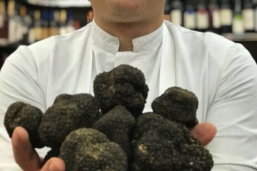 Rome Food Tour - Unlimited Food & Free-Flowing Fine Wine (Barolo)