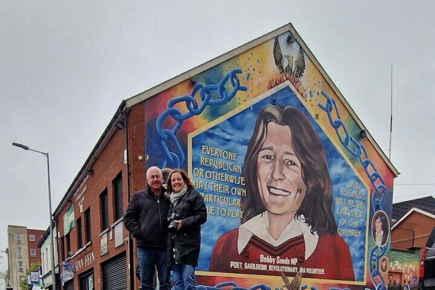 1.5 hours Belfast black cab and Murals Tour