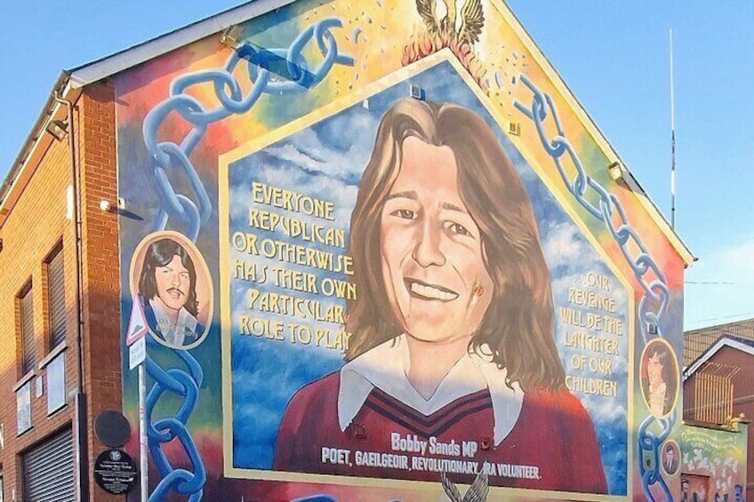 1.5 hours Belfast black cab and Murals Tour