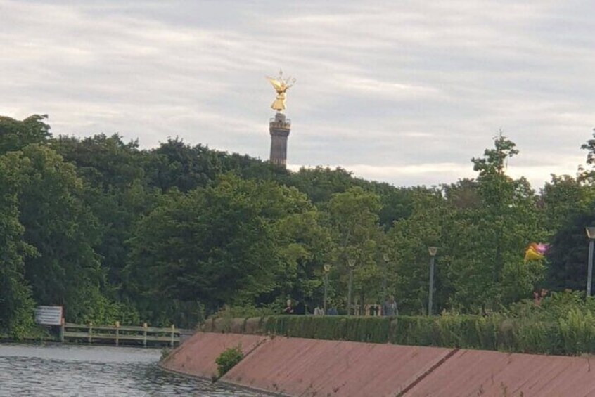 Capital Dinner Cruise at Sunset with Sightseeing of Berlin