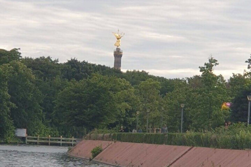 Capital Dinner Cruise at Sunset with Sightseeing of Berlin