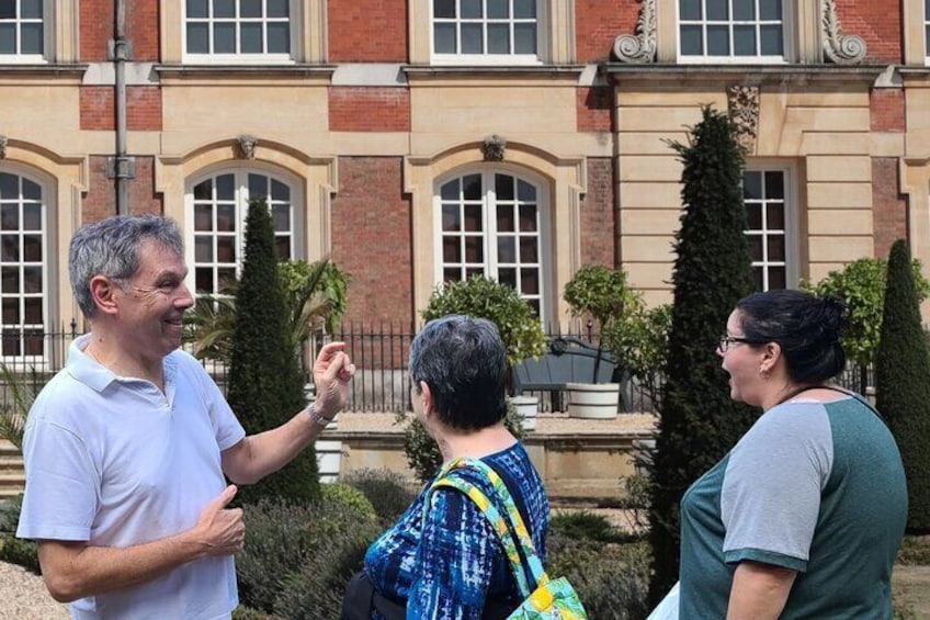 Hampton Court guided tour Full day and High Tea