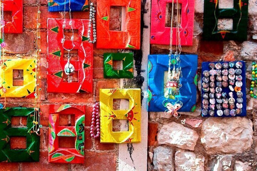 Souvenir street vendors - details