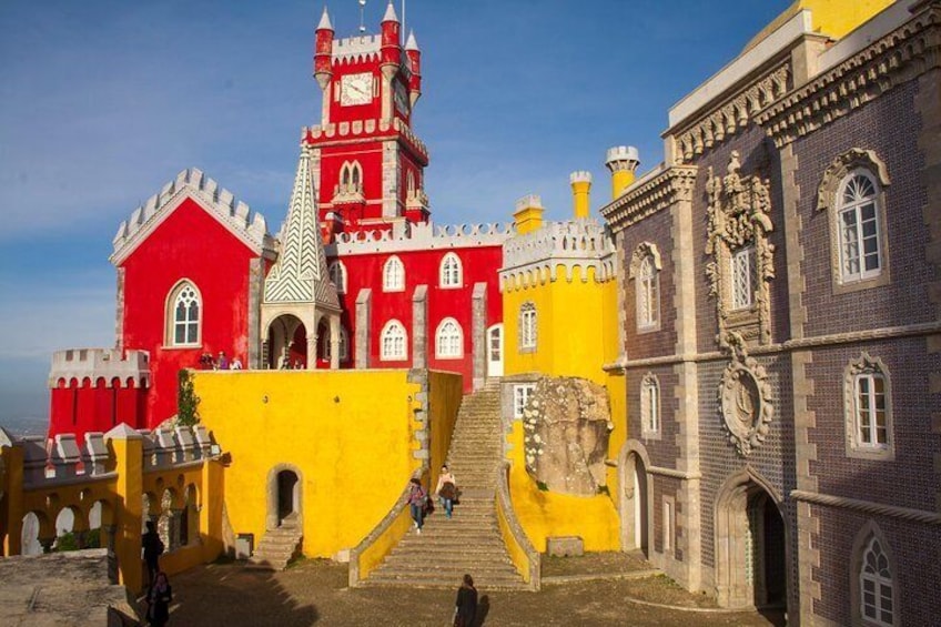 The National Palace of Pena - Courtyard of the Arches