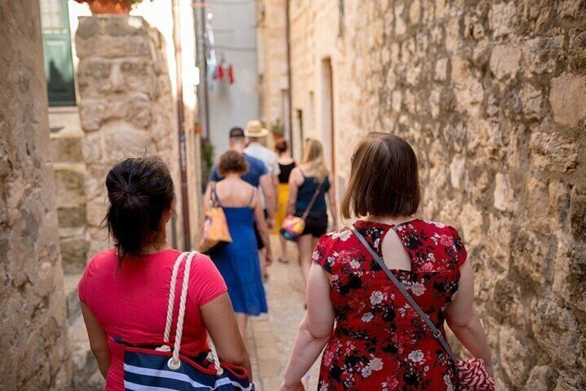 Stroll around the city
