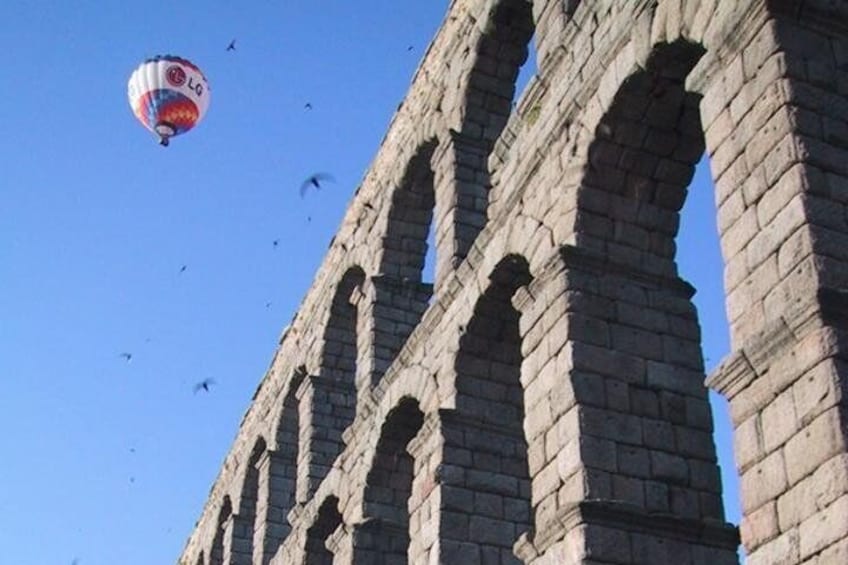 Hot-air balloon over the Roman Aqueduct in Segovia