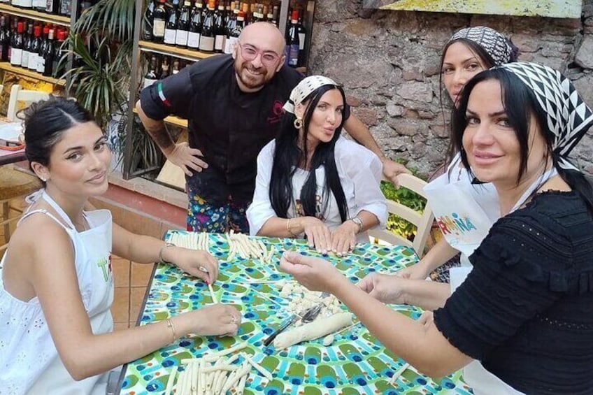 Half-Day Pizza Making Class in Taormina
