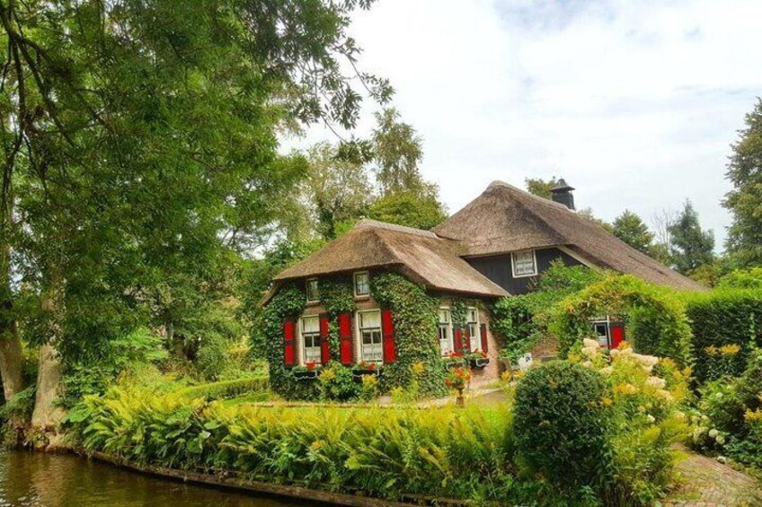 Old peatdiggers house Giethoorn
