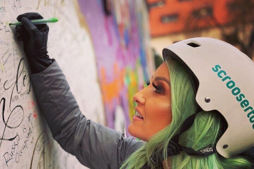 Scrooser Tour Prague - John Lennon Wall