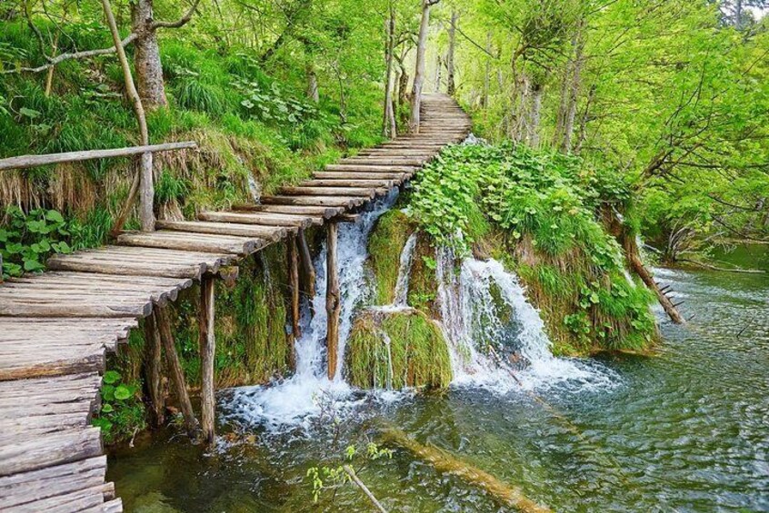 Zagreb to Split Group Transfer with Plitvice Lakes Tour Entrance ticket included