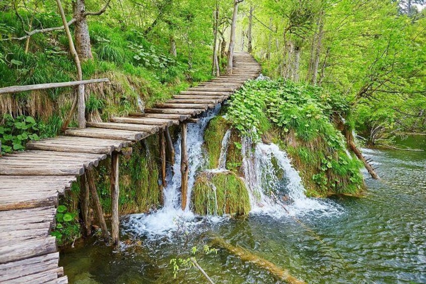 Zagreb to Split Group Transfer with Plitvice Lakes Tour Entrance ticket included