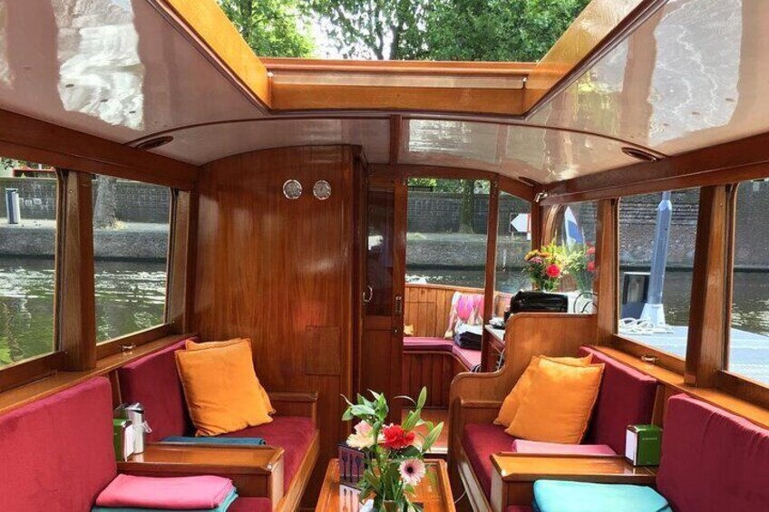 Spacious interior of the Jonckvrouw
