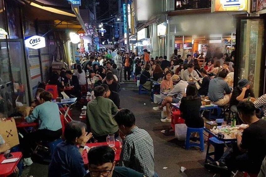 The open drinking area in a hidden alley in Seoul