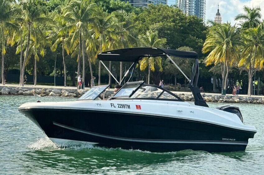 2 Hr Miami Private Boat Tour, Free Champagne, bluetooth stereo.