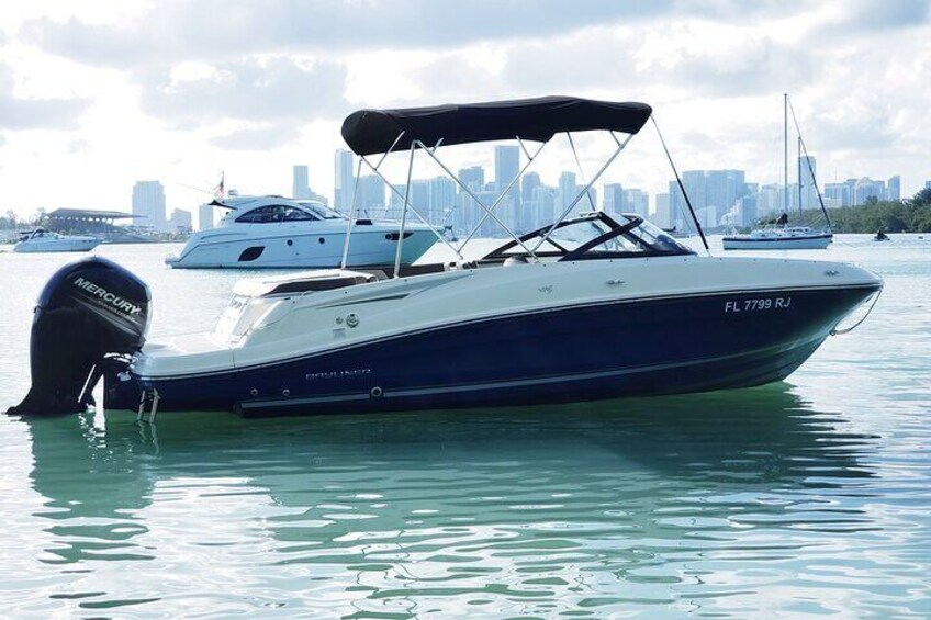 2 Hr Miami Private Boat Tour, Free Champagne, bluetooth stereo.