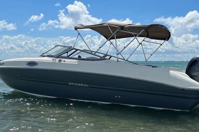 2 Hr Miami Private Boat Tour, Free Champagne, bluetooth stereo.