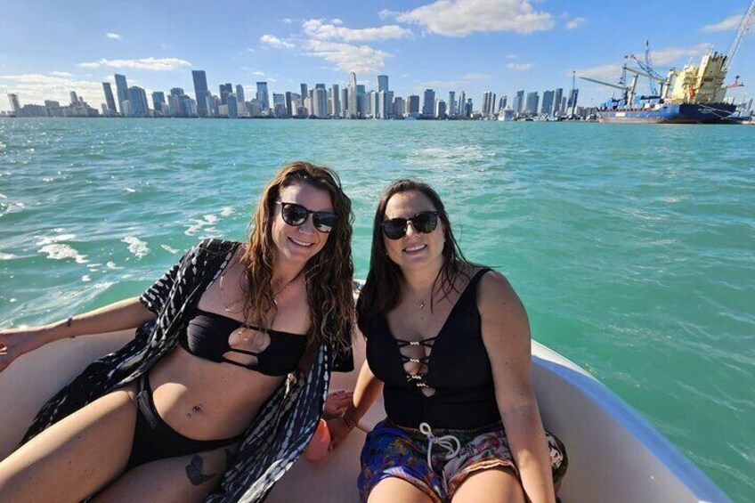 2 hrs Miami Private Boat Tour with Cooler, Ice, Bluetooth Stereo