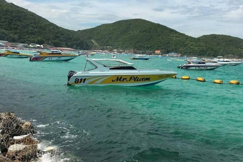 Speed boat to coral island