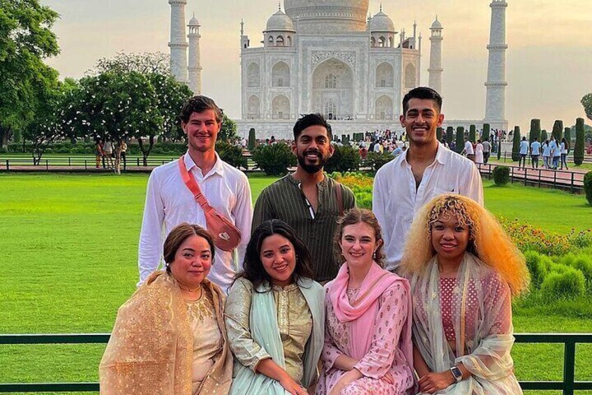 Taj Mahal Tour from Delhi with Lunch at 5 Star Hotel
