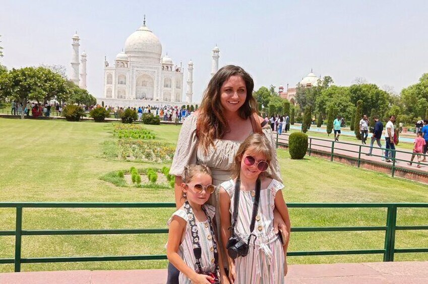 Taj Mahal Tour from Delhi with Lunch at 5 Star Hotel