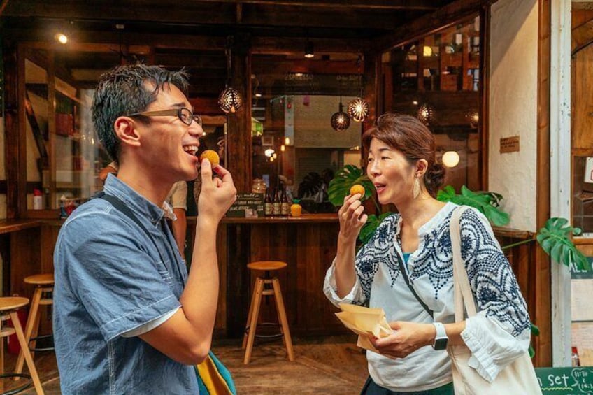 10 Tastings Food Tour with a Local