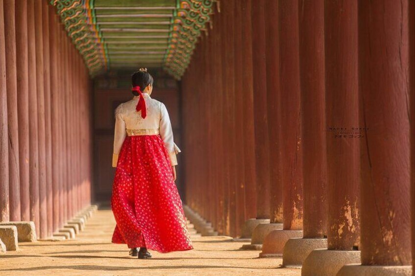 Hanbok in the palace