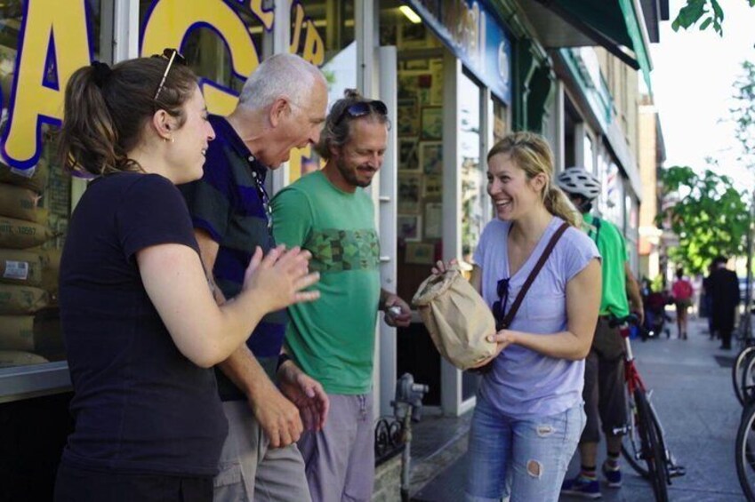 3Hr Montreal City Bike Tour with regular or electric bikes, Beer & wine included