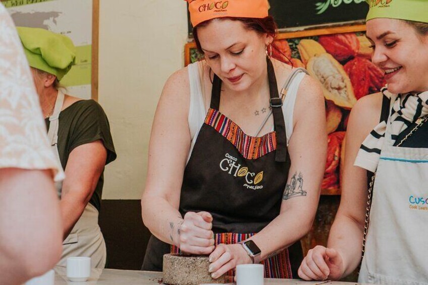 You'll be doing the whole handcraft process of transforming cacao