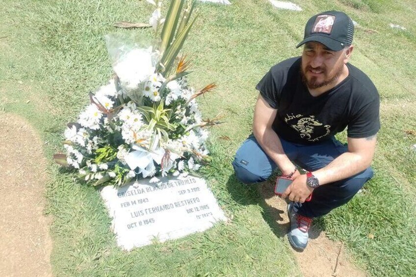 Complete Pack: Pablo Escobar Tour & The New Medellin Including Comuna 13
