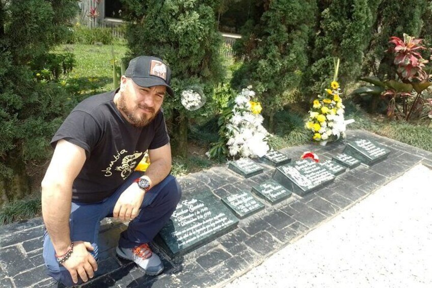 Complete Pack: Pablo Escobar Tour & The New Medellin Including Comuna 13