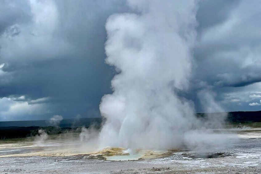 Special Yellowstone “Hot Spots” Deals From West Yellowstone
