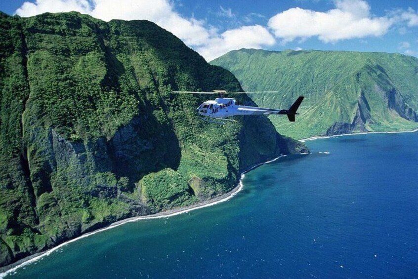 West Maui and Molokai Exclusive 45-Minute Helicopter Tour