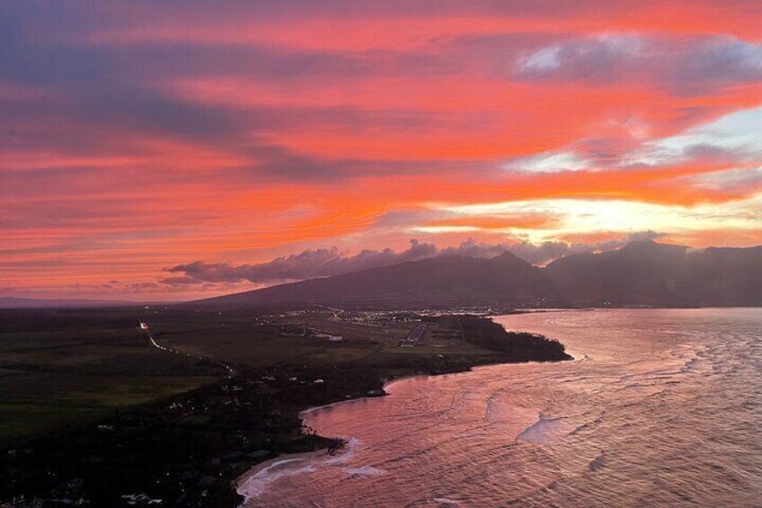 Romantic Sunset Champagne -Private- Maui Air Tour: Intimate & Spectacular!
