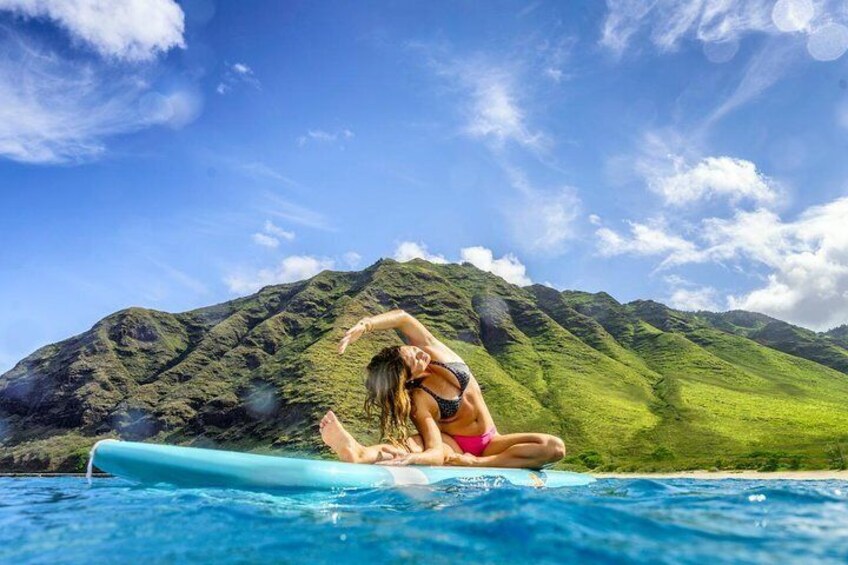 Paddleboard Yoga Class in Honolulu