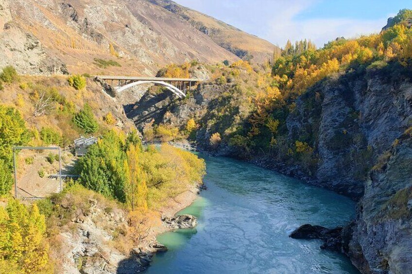Discover the tranquil Kawarau Gorge.